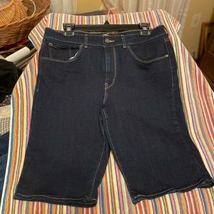 Ladies Levi’s Bermuda shorts. Worn once